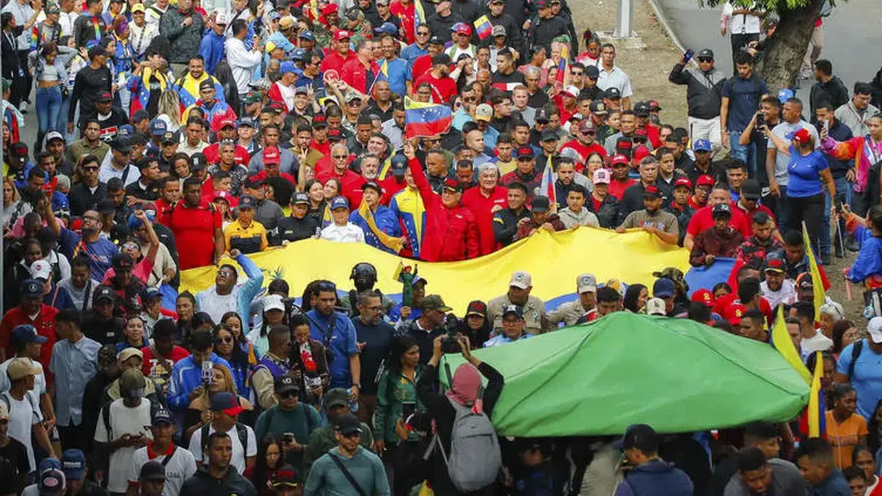 Gittiği gün kutlama yaptılar: Yeni başkan gelince Maduro’yu geri istediler!