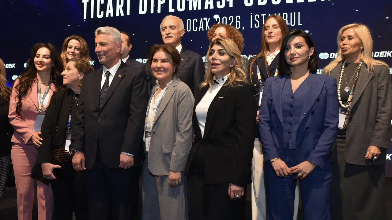 DEİK’in Togo kraliçesi yeniden seçildi