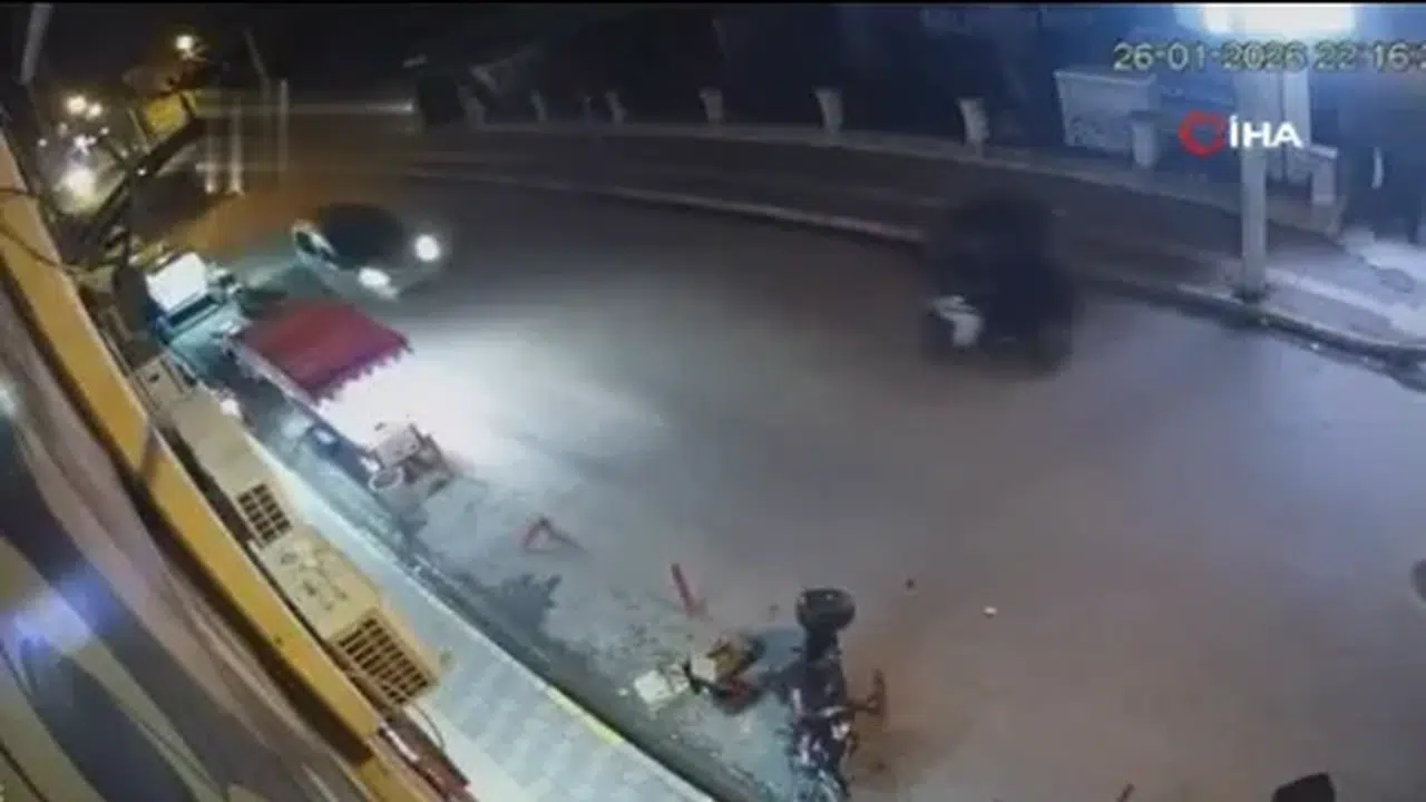 Mardin’de feci kaza: Motosikletler kafa kafaya çarpıştı, 3 ağır yaralı!