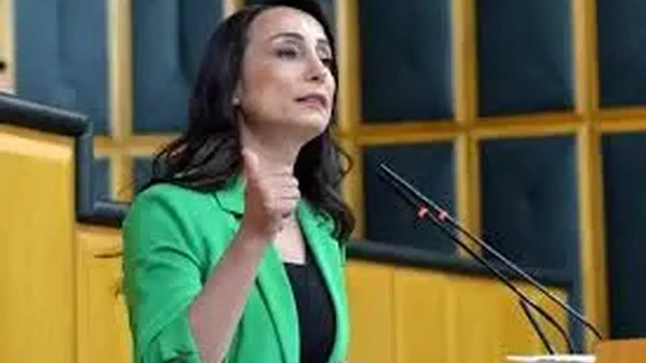 DEM Parti Eş Genel Başkanları Hatimoğulları ve Bakırhan, basın toplantısı düzenledi