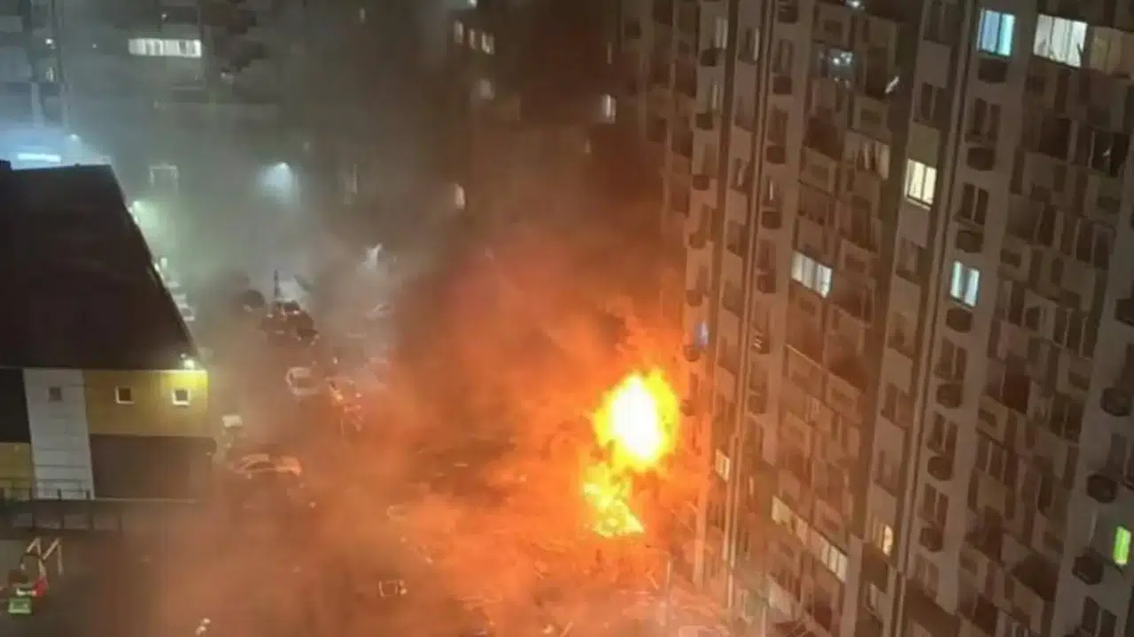 Rusya’da bir bina İHA’ların hedefi oldu: 2’si çocuk olmak üzere 11 kişi yaralandı