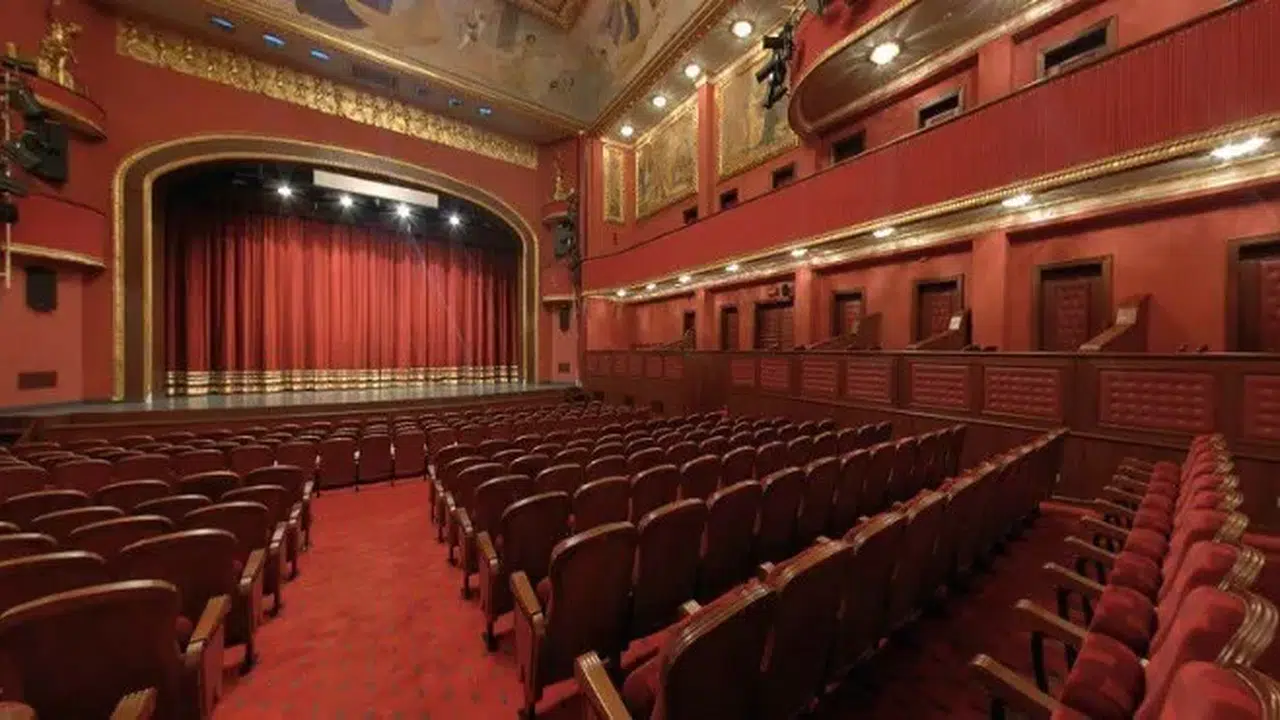 Tiyatro, opera, konser ve seminerler İzmir’de sana…