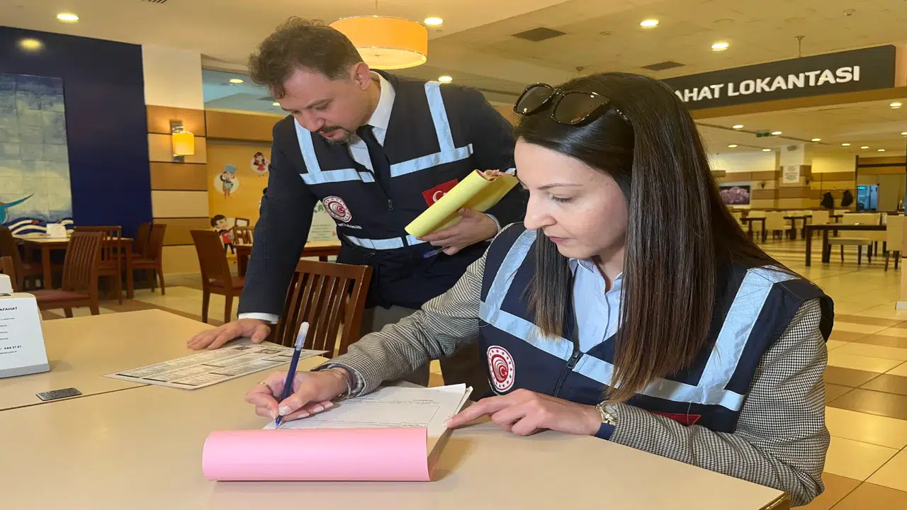 Etiketsiz fırsatçılar yandı... Ramazan öncesi İzmir’de 4 milyon TL ceza kesildi!