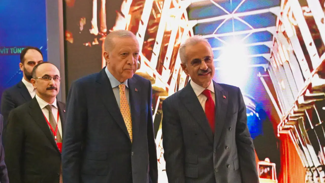 Ulaştırmada tarihi başarı: Erdoğan ve Uraloğlu 30 bin km yol sergisini ziyaret etti