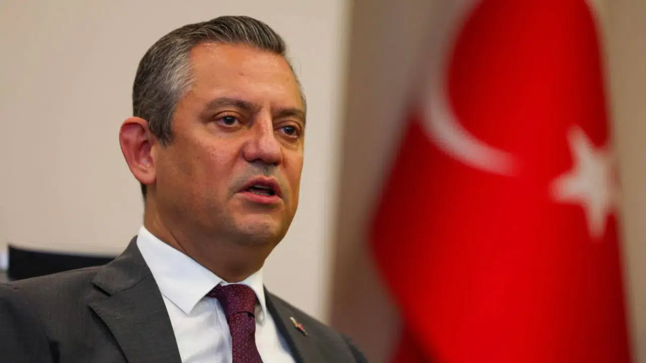 Savunma mı, itiraf mı? Özgür Özel’in İBB sözleri siyaseti karıştırdı