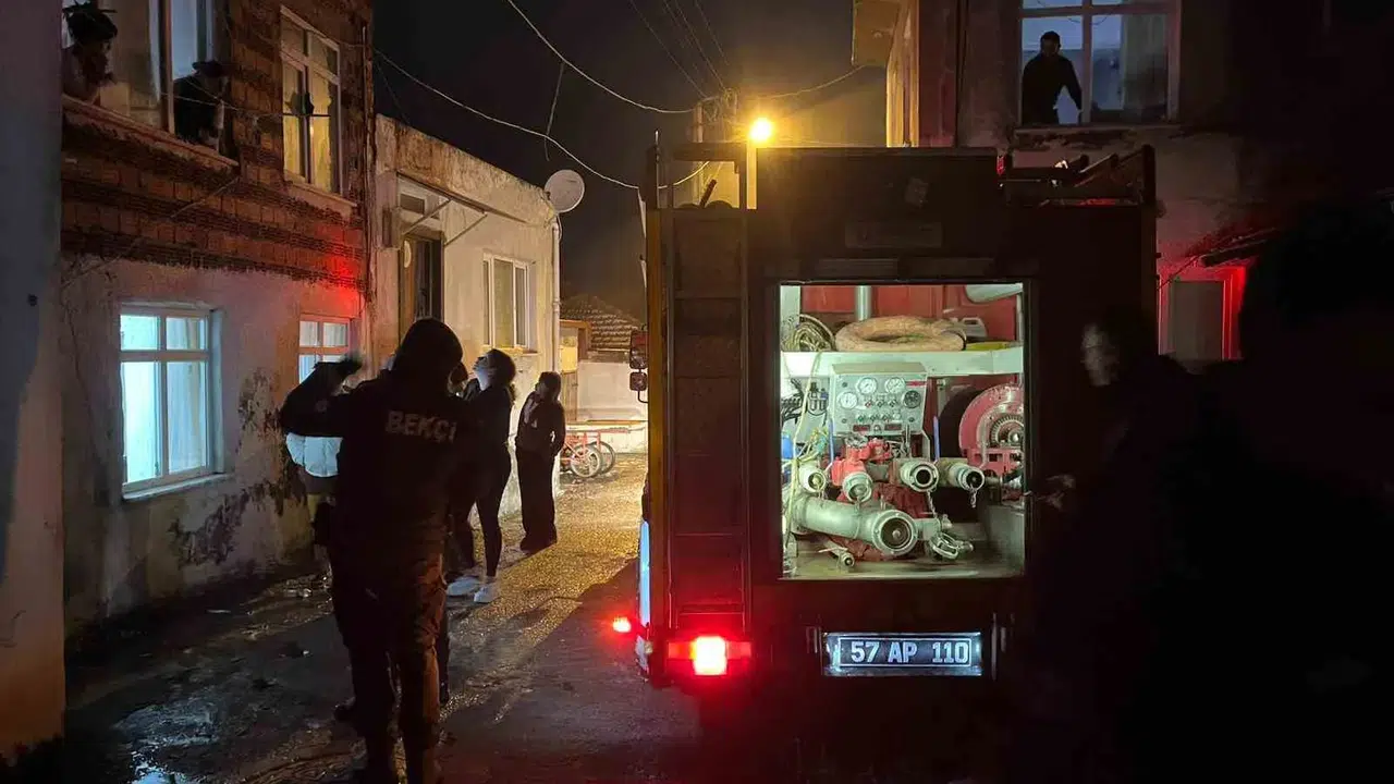 Sinop’ta korkutan gece: Baca yangını sessizce başladı, duman her yeri sardı!