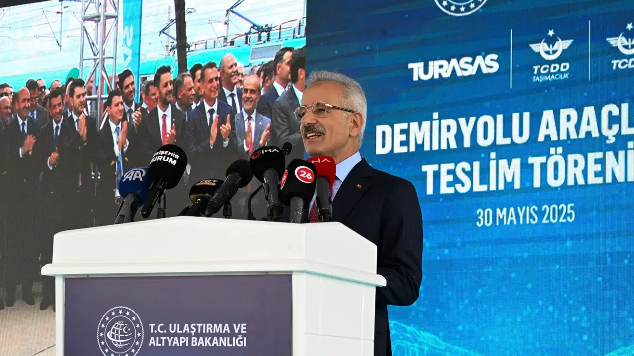 Bakan Uraloğlu duyurdu... TÜRASAŞ 2025’te 801 vagonla rekor kırdı!