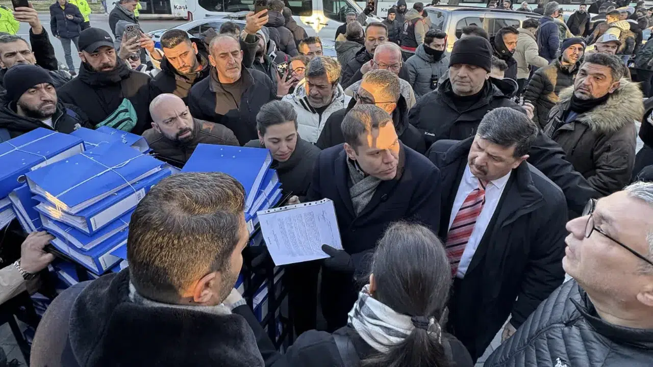 İzmir’de paylaşımlı yolculuk için 48 bin imza: Martı TAG’dan UKOME’ye tarihi teslimat