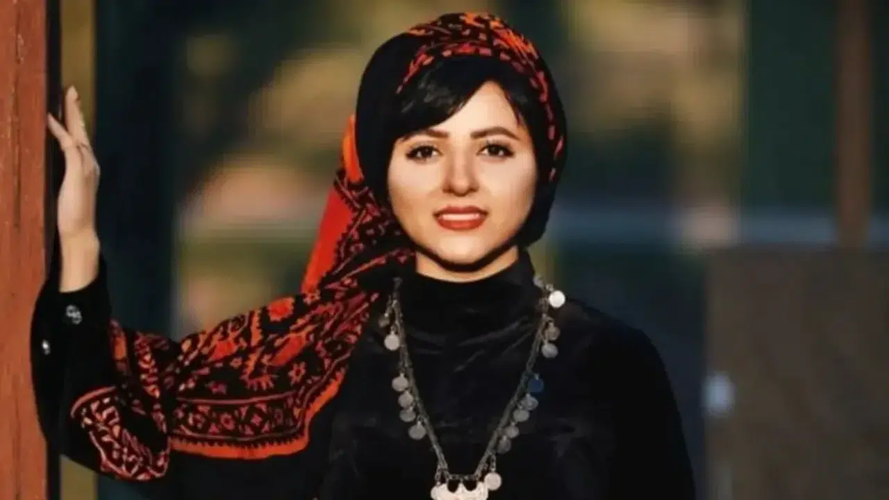 Kürt Sanatçı Yalda Abbasi Kimdir, İran’da Neden Tutuklandı? Sanat hayatı ve eğitimi