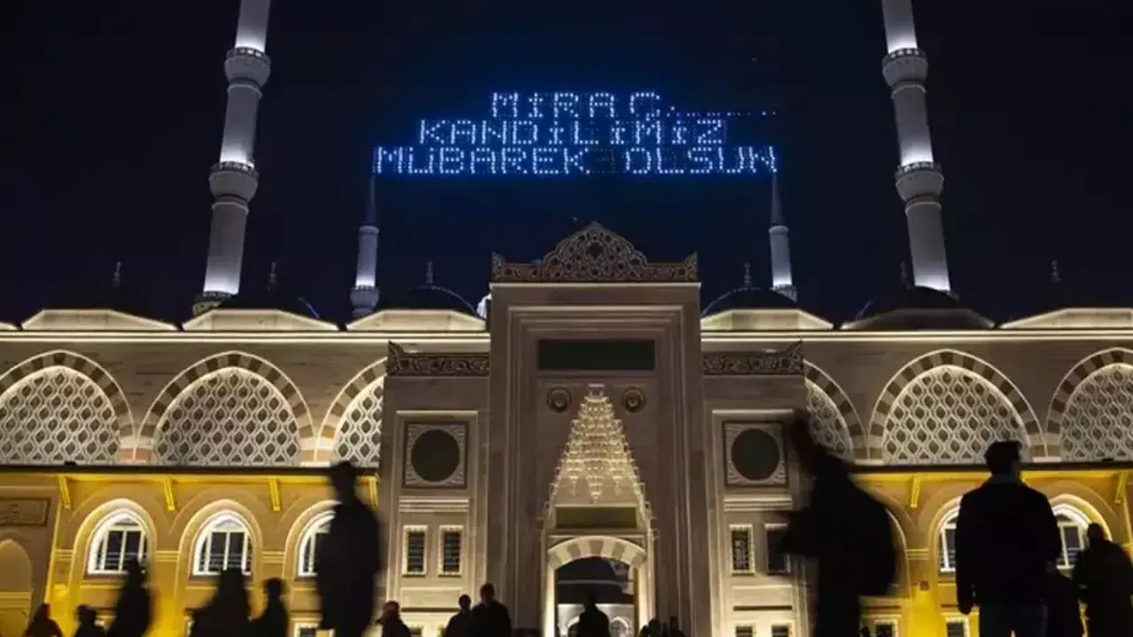 Peygamber Efendimiz Miraç Gecesi neler gördü? 5 vakit namaz ve Sidretü'l-münteha gerçeği