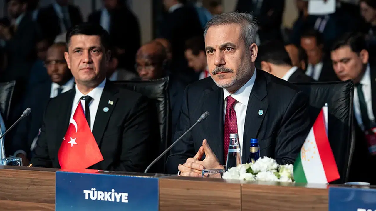 Bakan Fidan Gazze Barış Kurulu'na imzasını attı: Davos tarihi anlara şahit oldu