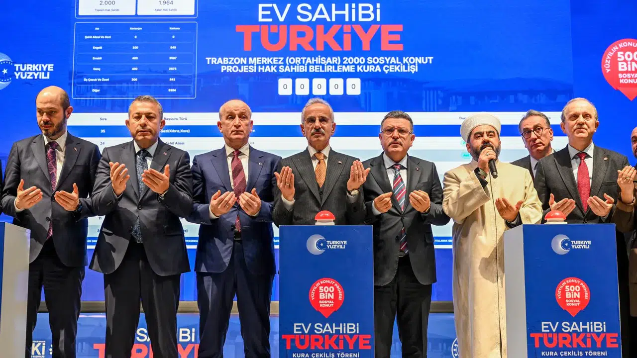 Bakan Uraloğlu açıkladı: Trabzon-Ankara arası hızlı trenle 4,5 saate düşüyor