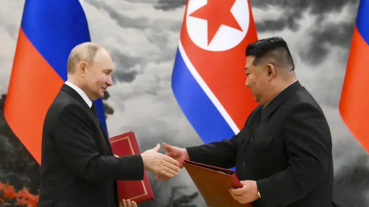 Pyongyang’dan Moskova’ya güç gösterisi: Kim askerleri övdü