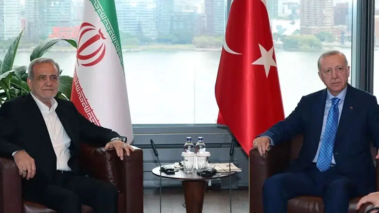 Türkiye-İran hattında kritik görüşme: Erdoğan ile Pezeşkiyan telefonla konuştu
