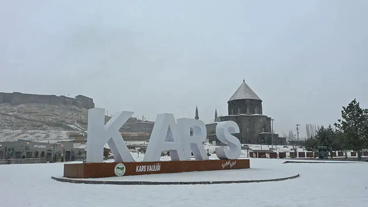 -20 dereceye düşen sıcaklıklar sonrası Kars’ta kar tatili olacak mı, 6 Ocak'da okullar tatil mi?