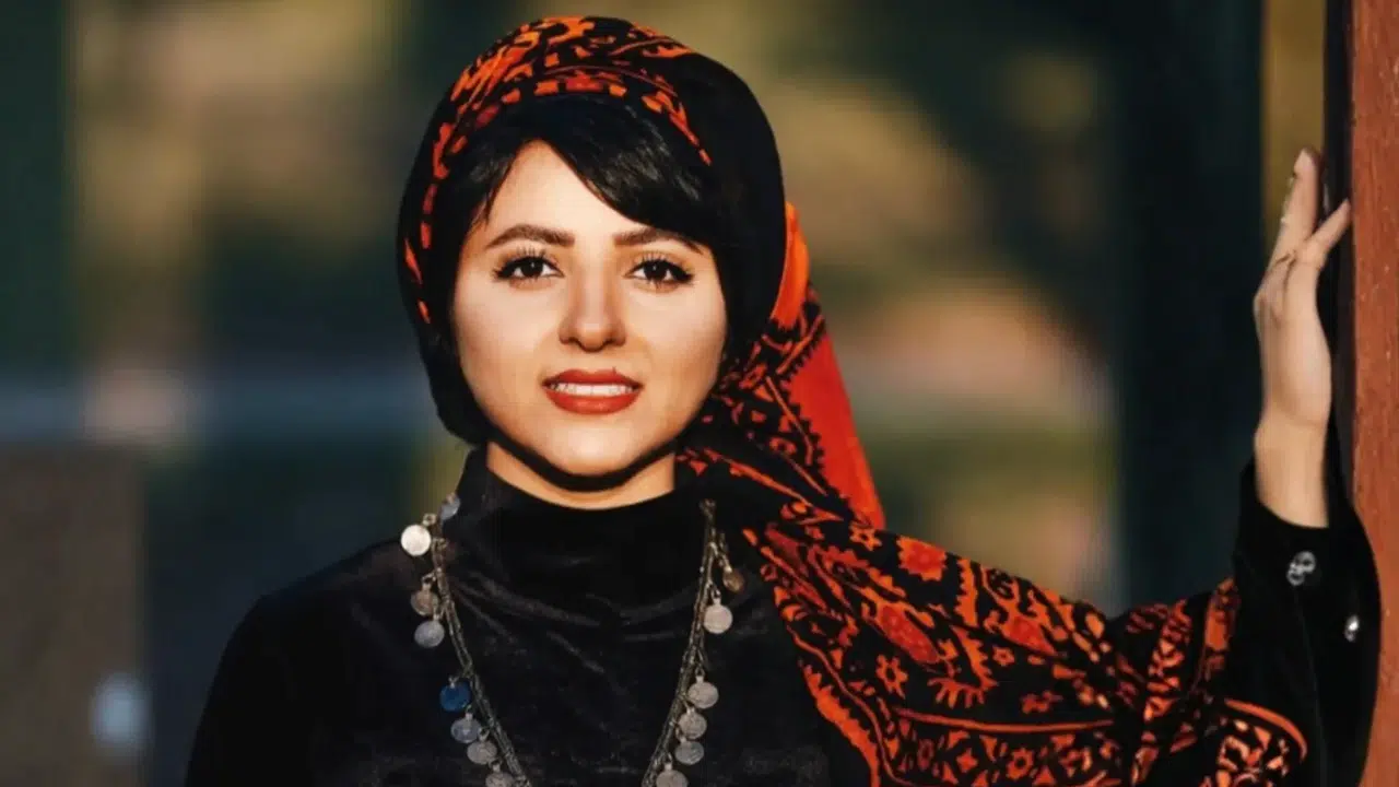 Yalda Abbasi kimdir, kaç yaşında, aslen nereli, şarkıları, tutuklandı mı, neden gözaltında? İran’daki baskının fotoğrafı
