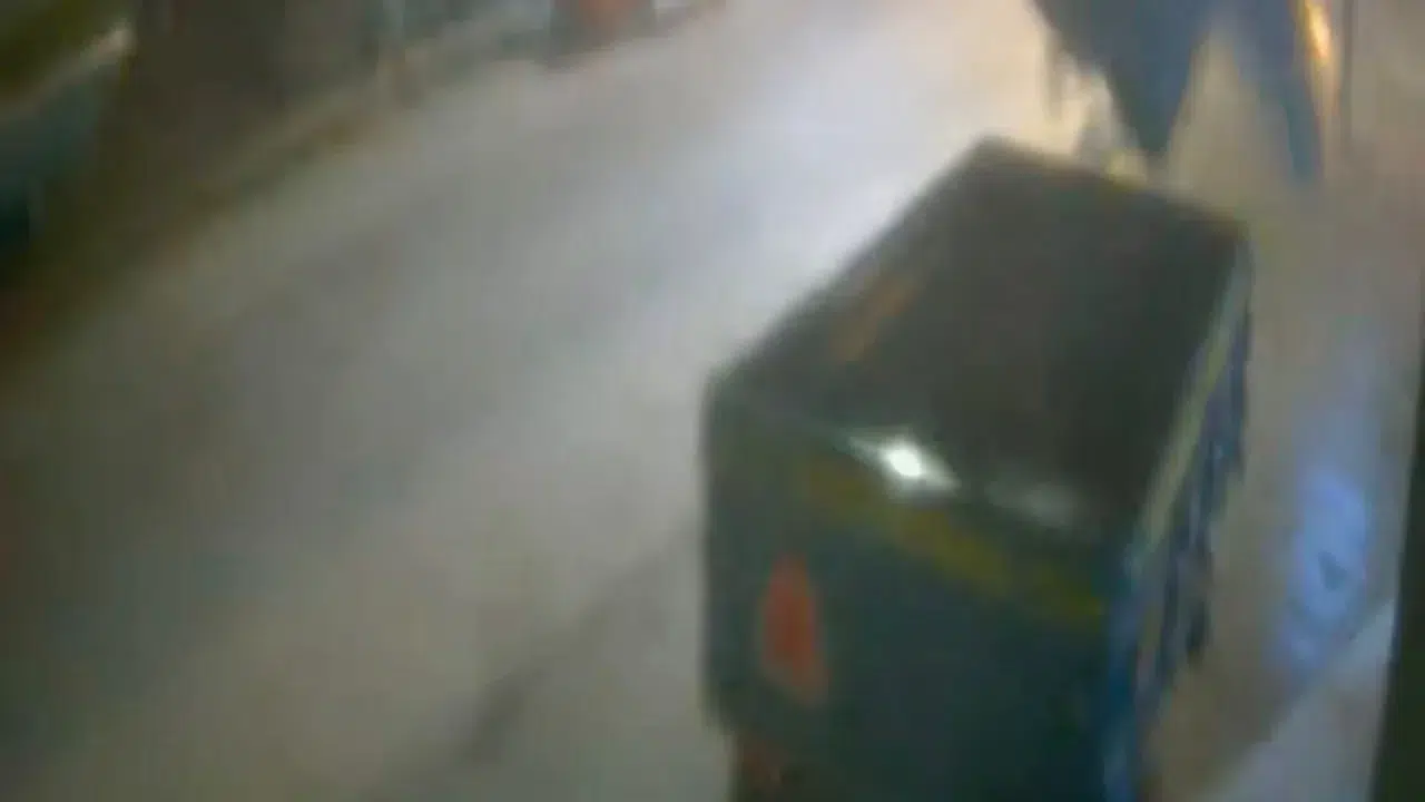 Antalya'da hortum dehşeti... Seralar uçtu, camlar paramparça oldu!