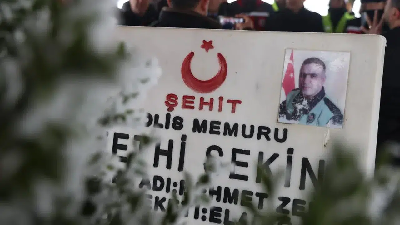 İzmir Adliyesi’nin kahramanı şehit Fethi Sekin dualarla yâd edildi