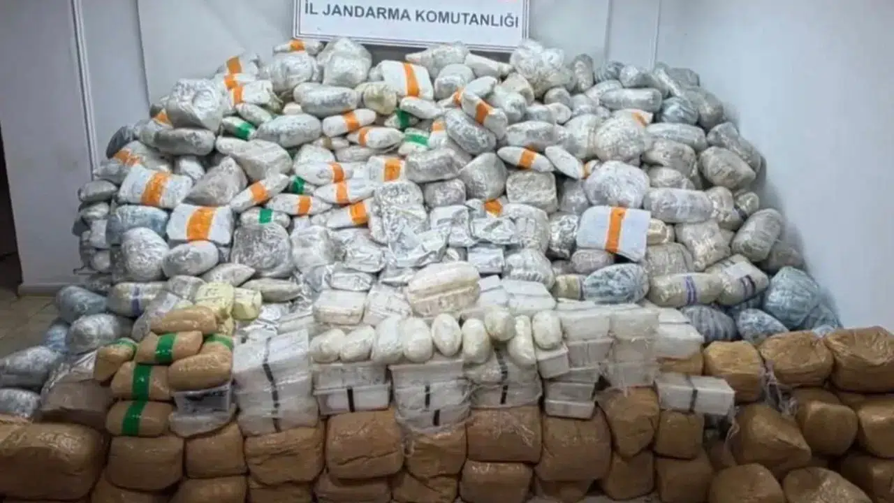 Hakkari’de tarihi operasyon, Yerlikaya'dan net mesaj: 'Uyuşturucuya topyekûn savaş açtık’