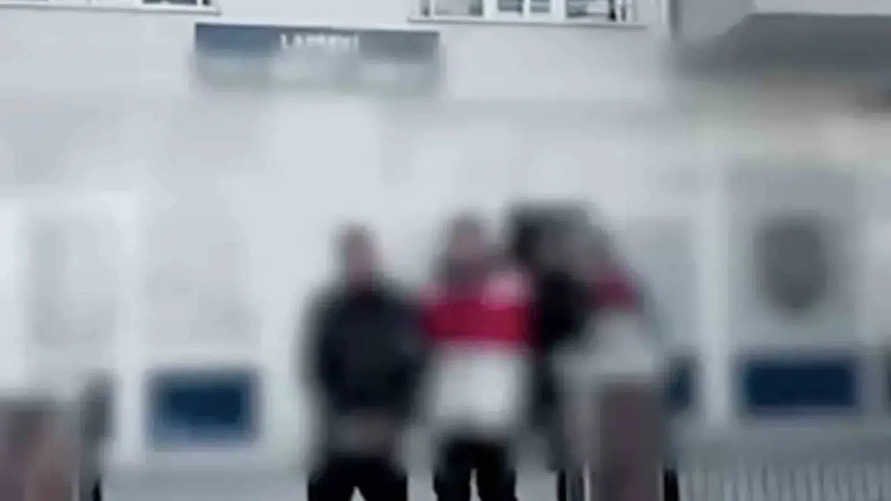 Soğuk denizde sıcak kaçış... Bir bot dolusu umut, o operasyonla son buldu!