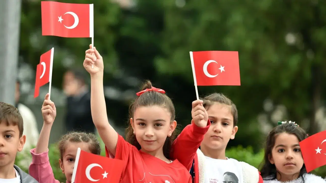 MEB’den 81 ile talimat: İstiklal bayrakla, istikbal maarifle büyüyecek!