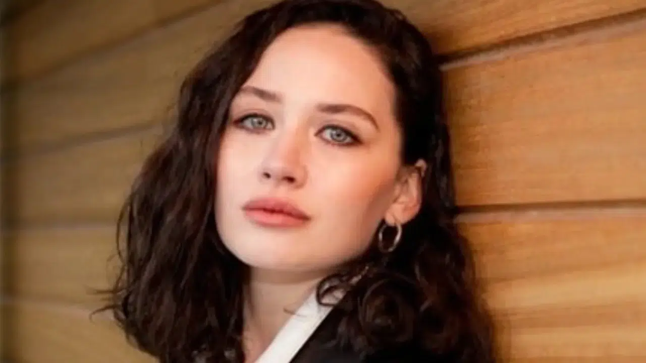 İlayda Çevik kimdir, kaç yaşında, aslen nereli, boyu ve kilosu, ne mezunu, sevgilisi, oynadığı diziler? Adım adım yükselen bir isim