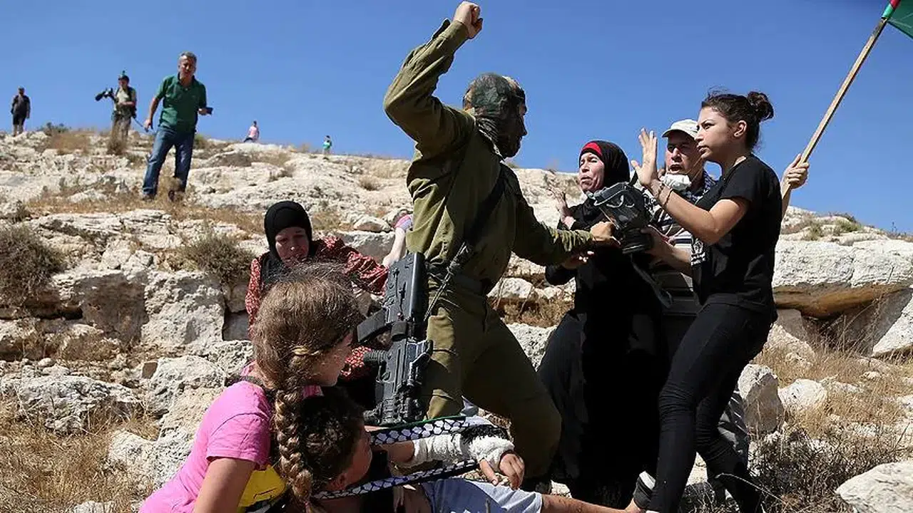 Evler basıldı, eşyalar dağıtıldı: Batı Şeria’da 54 kişiye gözaltı