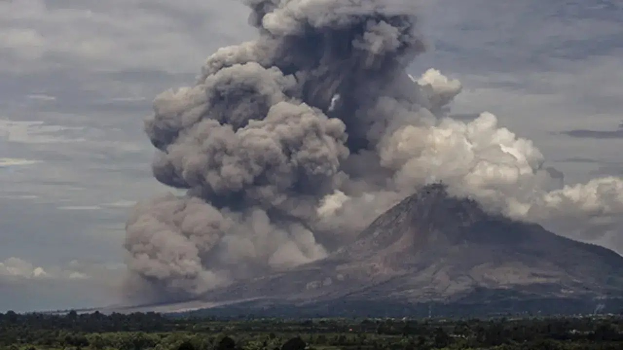 Japonya’da turistik uçuş kabusa döndü: Helikopterden haber yok!