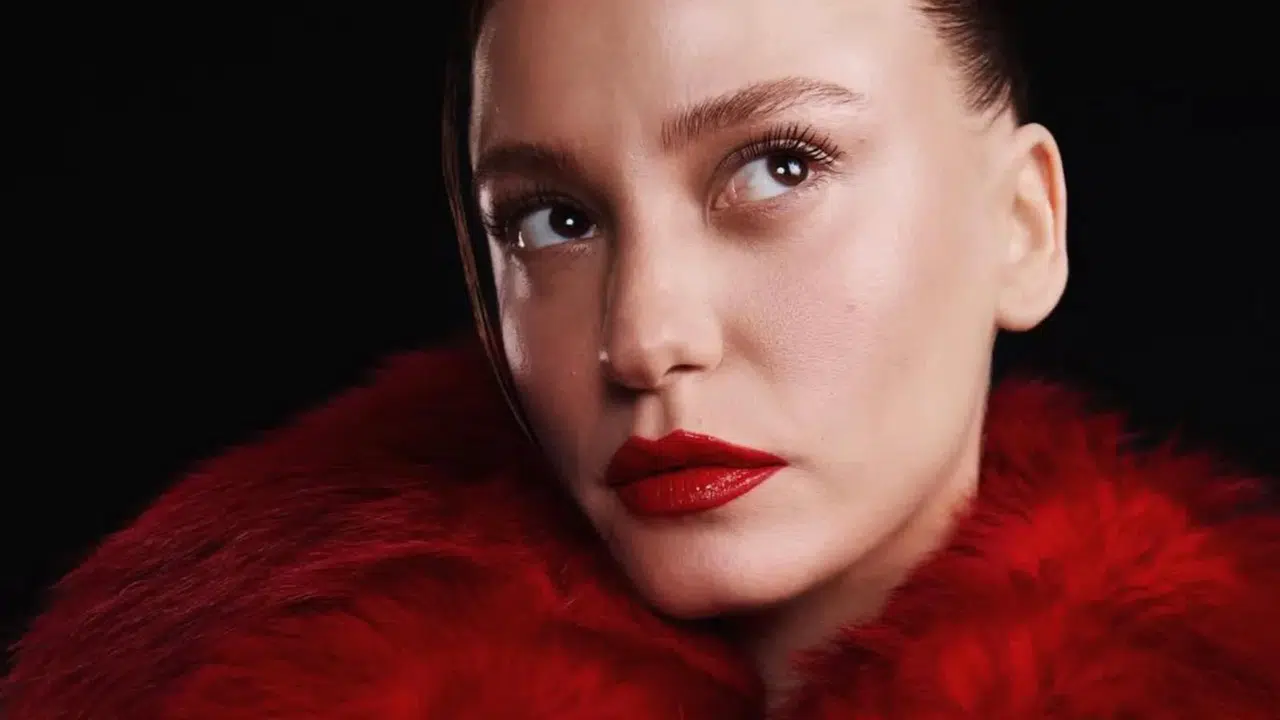 Serenay Sarıkaya kürküyle olay oldu... Buse Terim bile sessiz kalamadı!