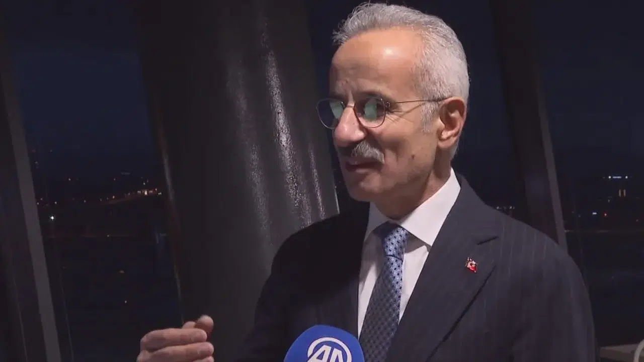 Abdulkadir Uraloğlu yayında rahatsızlandı sağlık ekipleri anında müdahale etti