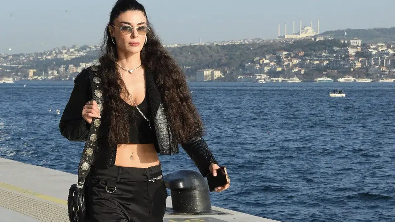 Hem yazıyor hem oynuyor! Büşra Cebe Arap Emirlikleri’ne dizi uyarlıyor