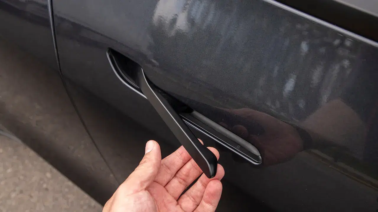 Acil müdahale için yeni kural: ABD elektrikli araç kapılarını yeniliyor