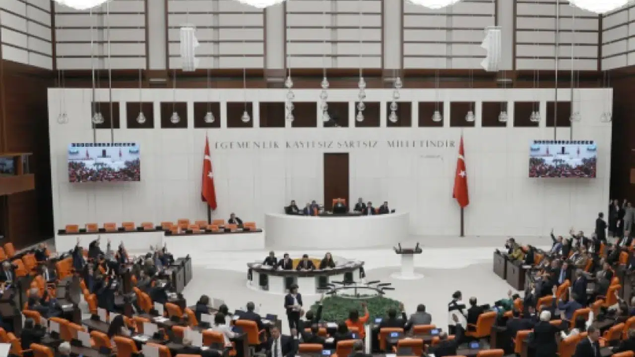 Vekil Maaşı 2026 Yılında Kaç TL Oldu? Asgari Ücret ve Avrupa Ülkeleriyle Karşılaştırma
