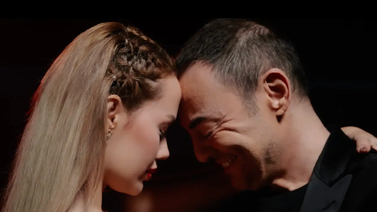 Yılın en romantik düeti geldi: Gamze Karta ve Serdar Ortaç'tan 'İlkbahar'