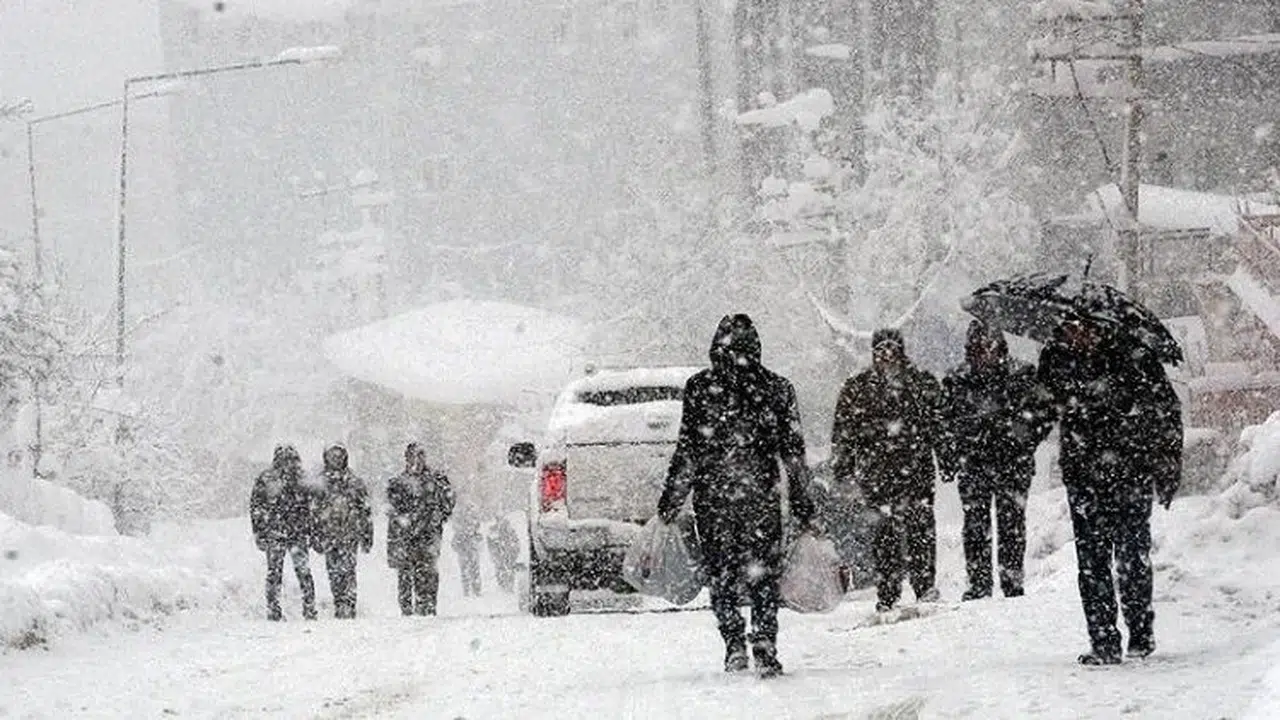 İstanbul’a Kar Yağışı Ne Zaman Başlayacak, AKOM Uyardı, Balkanlar’dan Gelen Soğuk Hava, Tarih ve Saat Netleşti