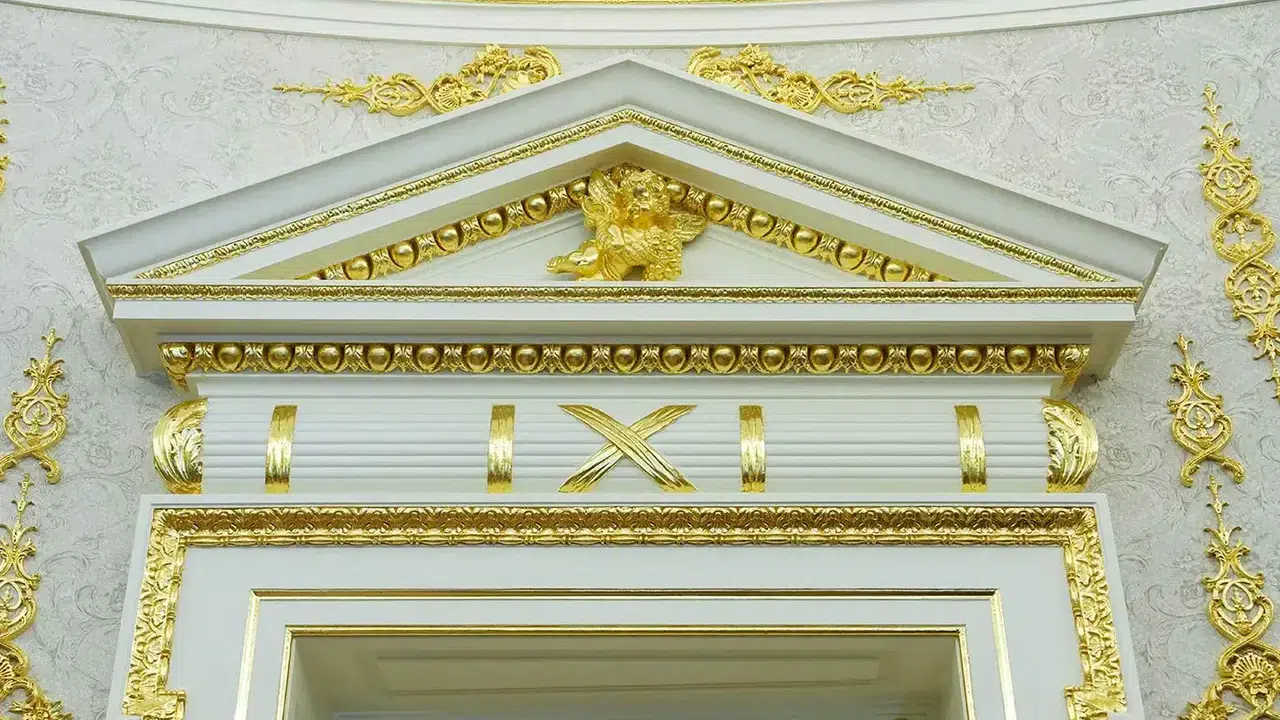 Trump Beyaz Saray’ı altınla kuşattı: Tarihi kanat yıkıldı, balo salonu kaosu patladı!