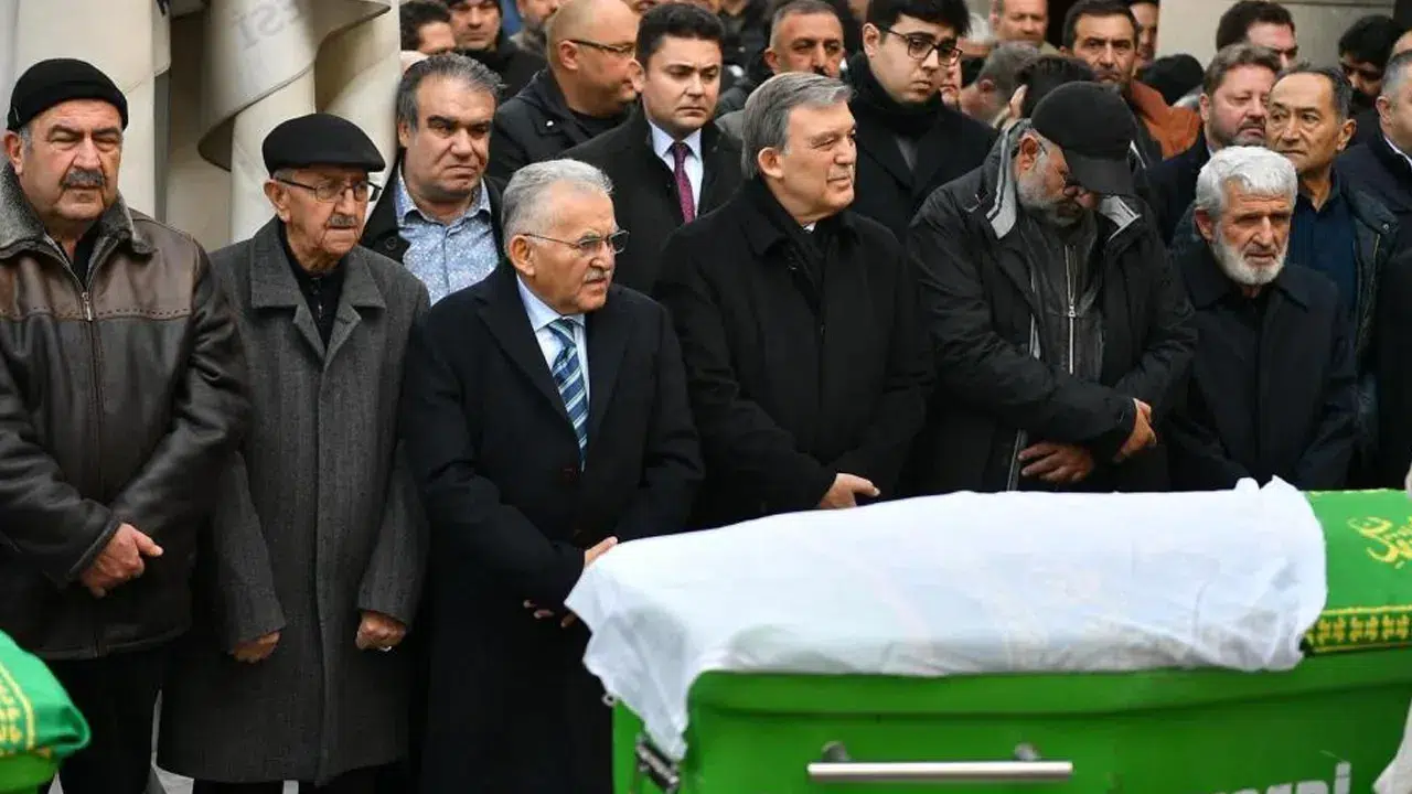 Abdullah Gül'ün acı günü: Cenazeye yoğun katılım dikkat çekti