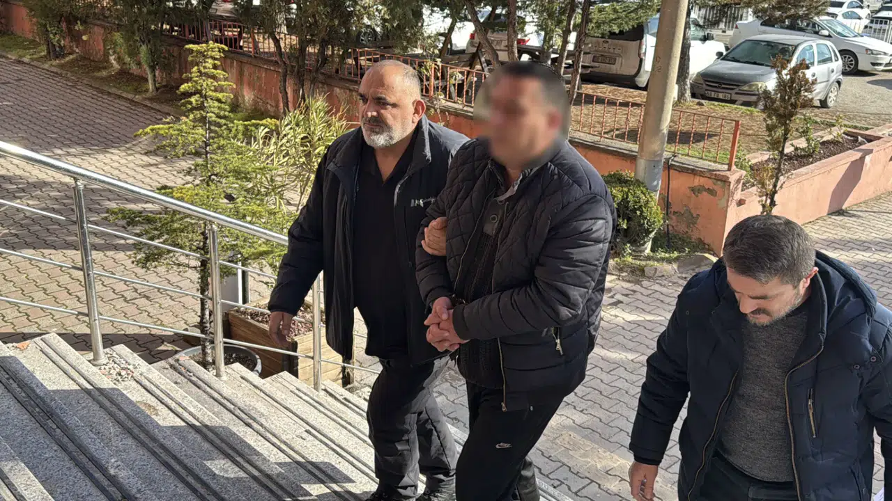 Karabük’te dehşet anları… Genç vuruldu, baba av tüfeğiyle adliyeye sevk edildi!