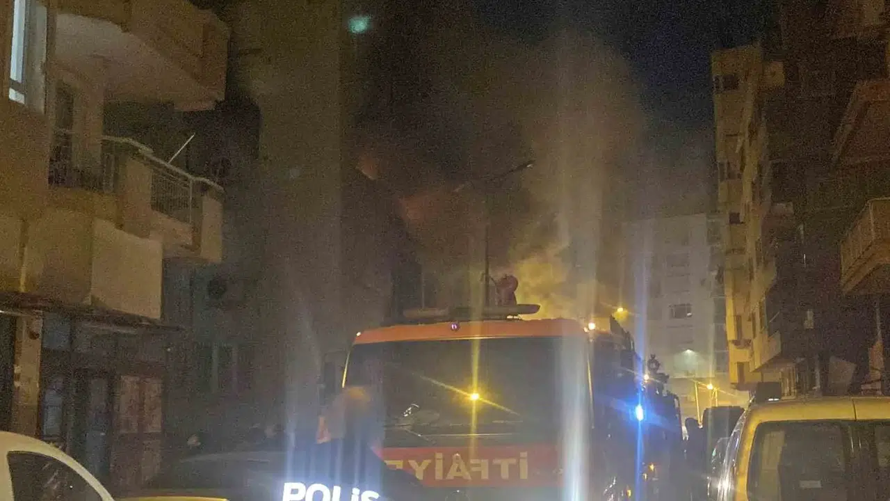 Ankara'da taşıyıcı kolonlar çöktü, bina kaderini bekliyor: Apartman tahliye edildi!