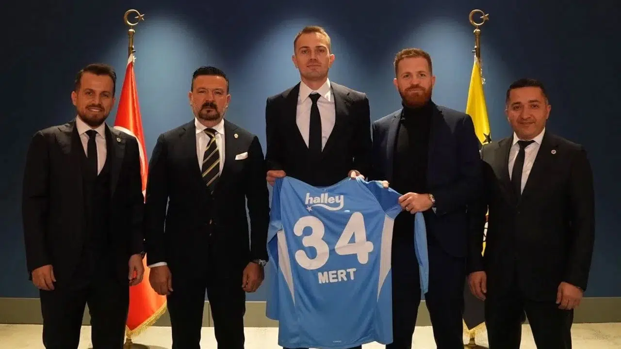 Mert Günok resmen Fenerbahçe’de: 2.5 yıllık imza atıldı