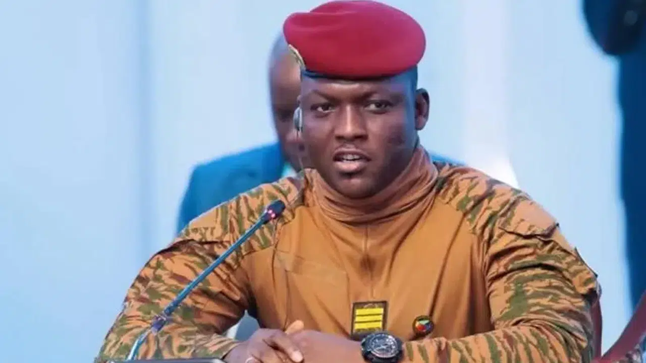 Askeri darbe sonrası Burkina Faso lideri Ibrahim Traore kimdir, hangi kararları aldı?