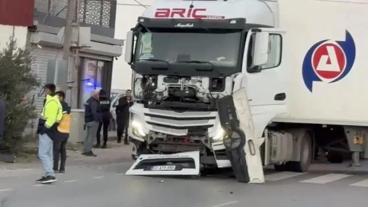 Tır, minibüs ve otomobiller çarpıştı! Hatay’da feci kaza