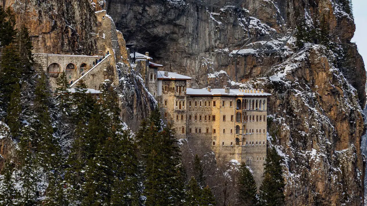 Dünyaca ünlü Sümela’ya büyük ilgi: 1 yılda 500 binden fazla ziyaretçi!