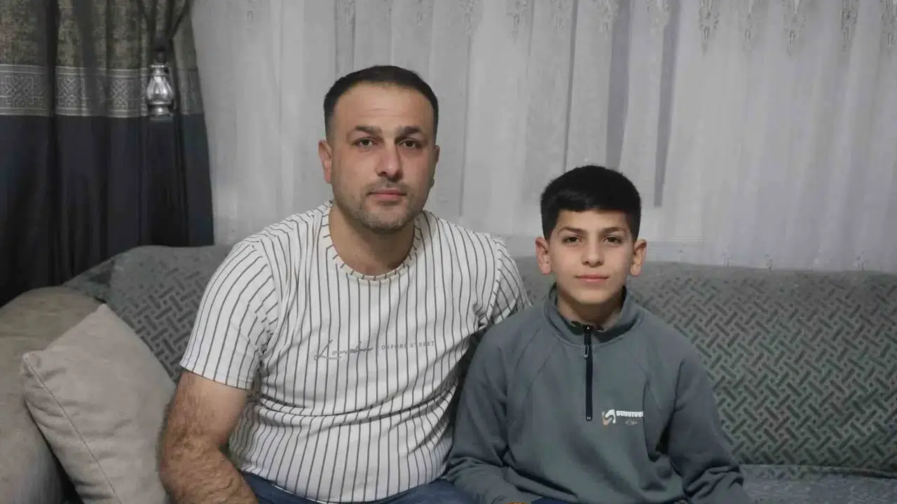 İmandan gelen masumiyet: Hafızlık eğitimini tamamlayan çocuk gözyaşları içinde duyurdu!