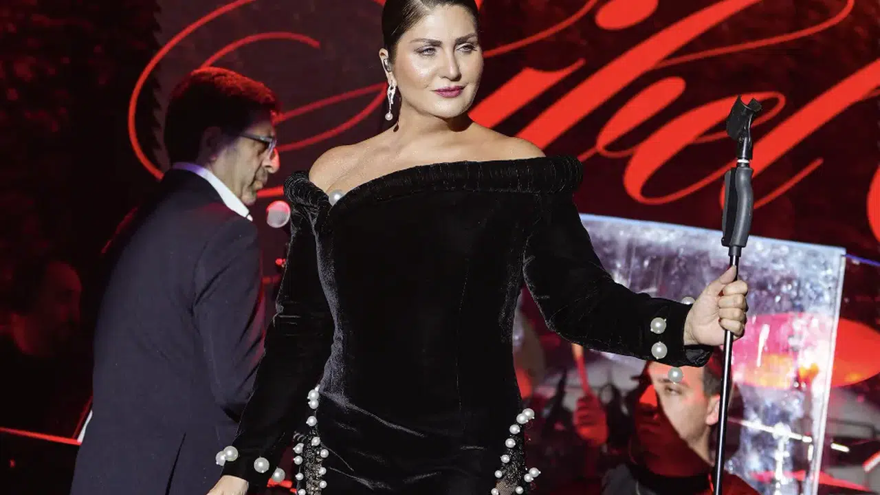 Sibel Can Kıbrıs sahnesinde göz kamaştırdı