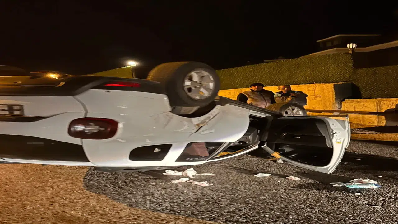 Alanya’da geceyi aydınlatan kaza... Otomobil bariyere çarpıp defalarca takla attı!