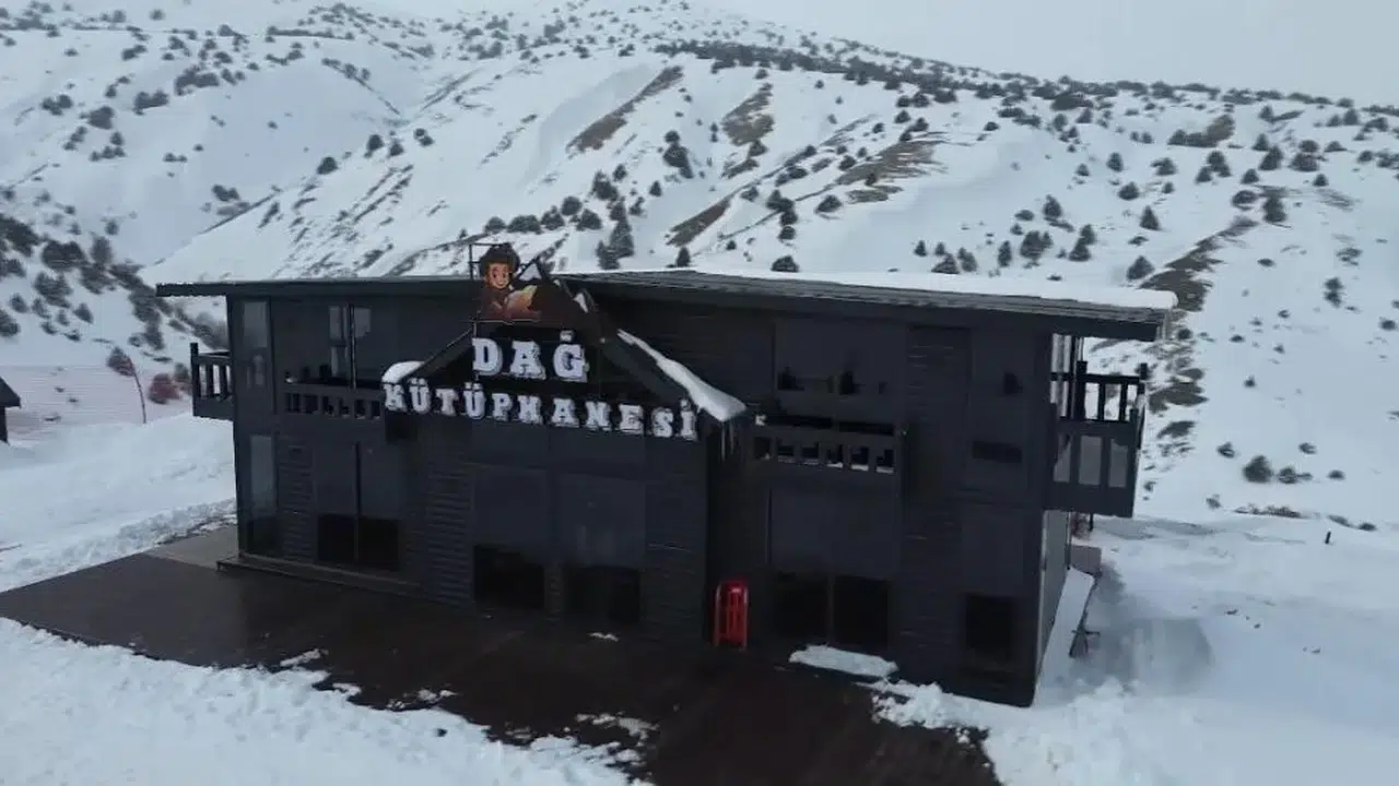 Zirvede kültür devrimi: Dağ kütüphanesi ziyaretçi akınına uğruyor!