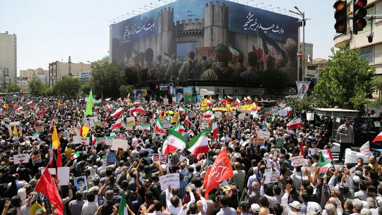 Avrupa sokakları karıştı: YPG/SDG yandaşlarından BM’ye baskın!