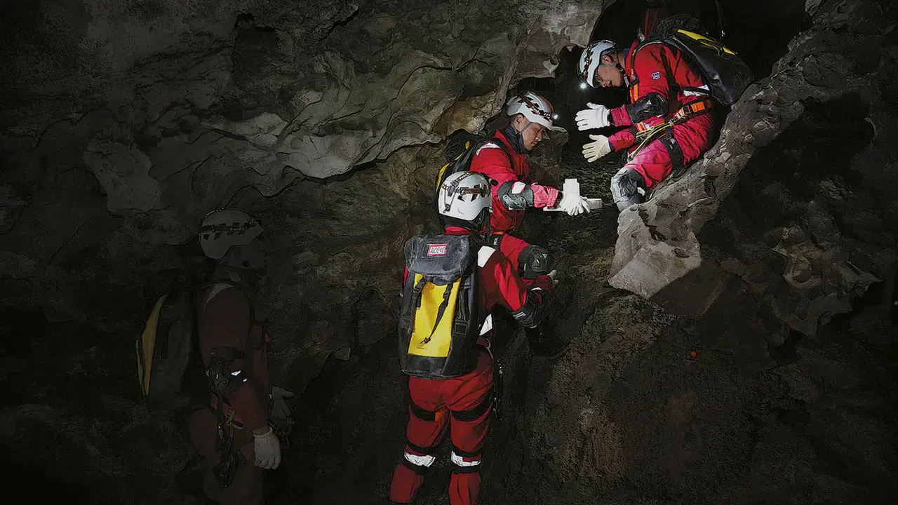 Ay yolculuğu yer altında başladı: Çinli taykonotlar mağaralarda eğitildi