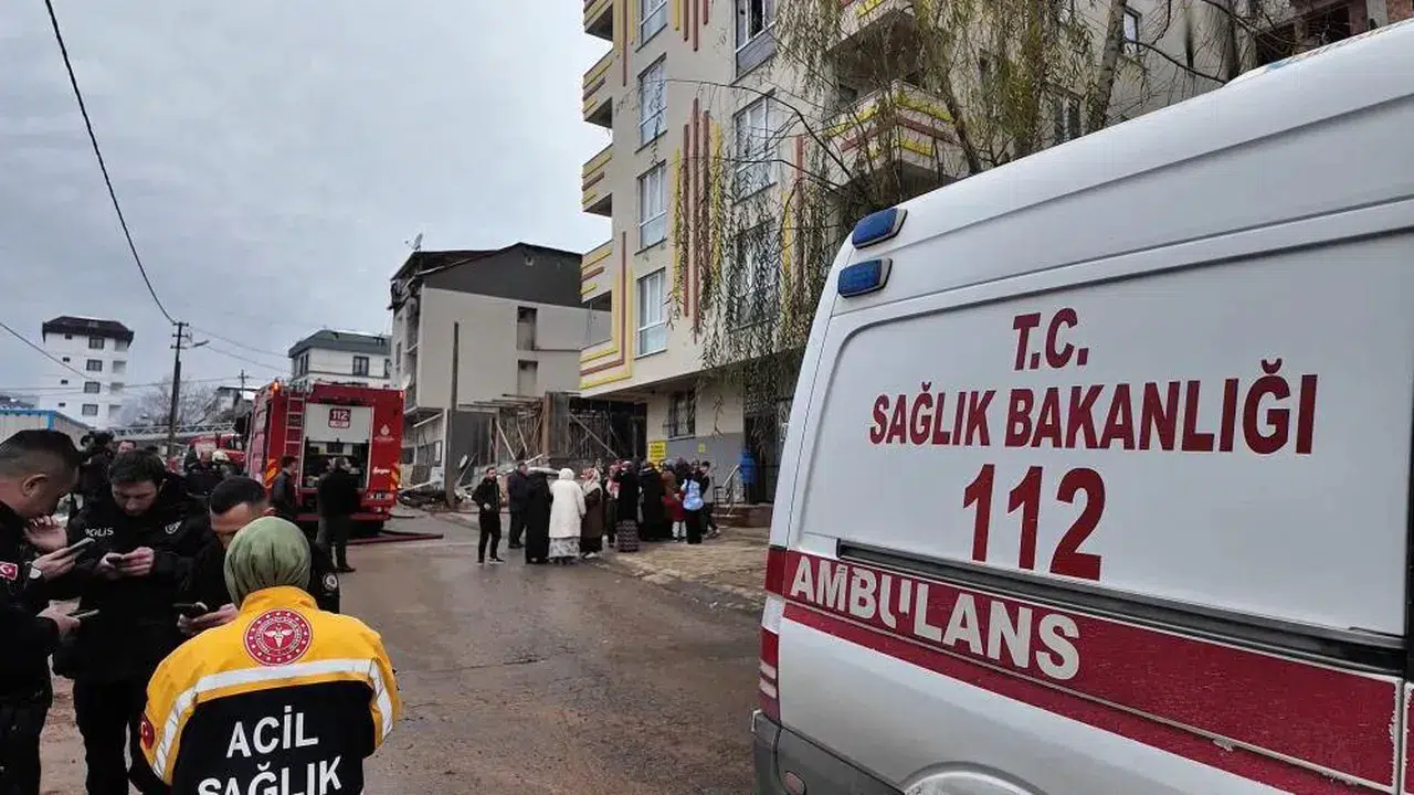 Alevlerin arasından mucize: Sultanbeyli’de kurtarma operasyonu!